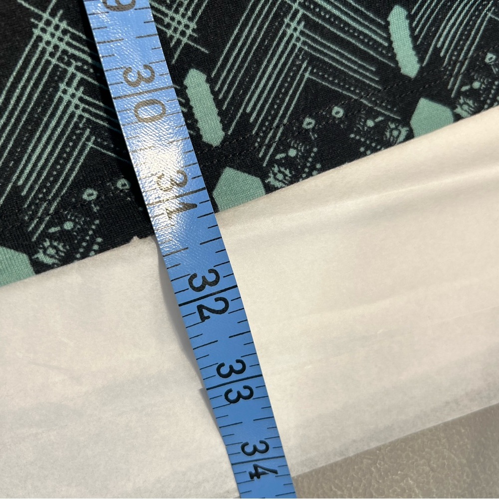 LuLaRoe Women's Large Music Tunic Blouse Green Crystal Pattern Short Sleeve - Picture 2 of 6
